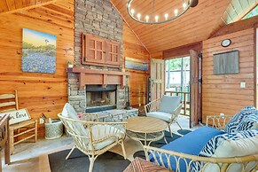 'cape Royale' Luxury Livingston Cabin w/ Hot Tub!