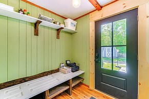 Pet-friendly Wilmington Retreat w/ Hot Tub!