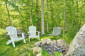 Pet-friendly Wilmington Retreat w/ Hot Tub!