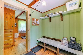 Pet-friendly Wilmington Retreat w/ Hot Tub!