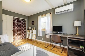 Pet-friendly Wilmington Retreat w/ Hot Tub!