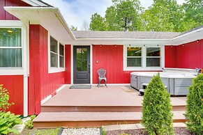 Pet-friendly Wilmington Retreat w/ Hot Tub!