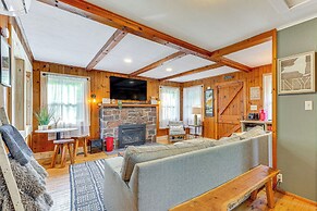 Pet-friendly Wilmington Retreat w/ Hot Tub!