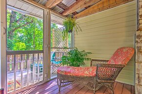 'the Country Cottage in Union Mills w/ Porch!
