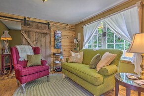 'the Country Cottage in Union Mills w/ Porch!