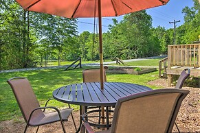 'the Country Cottage in Union Mills w/ Porch!