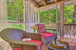 'the Country Cottage in Union Mills w/ Porch!