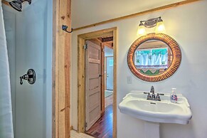 'the Country Cottage in Union Mills w/ Porch!