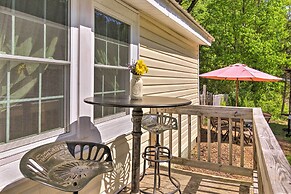 'the Country Cottage in Union Mills w/ Porch!