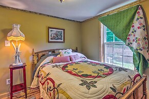 'the Country Cottage in Union Mills w/ Porch!