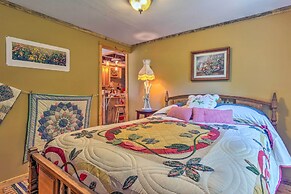 'the Country Cottage in Union Mills w/ Porch!