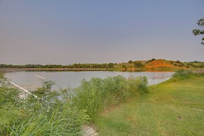 Red Bluff Inn & Retreat w/ Entire Ranch on Lake!