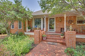 Red Bluff Inn & Retreat w/ Entire Ranch on Lake!