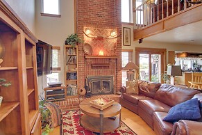 Red Bluff Inn & Retreat w/ Entire Ranch on Lake!