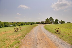 Red Bluff Inn & Retreat w/ Entire Ranch on Lake!