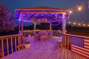 Red Bluff Inn & Retreat w/ Entire Ranch on Lake!