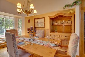 Red Bluff Inn & Retreat w/ Entire Ranch on Lake!