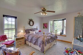 Red Bluff Inn & Retreat w/ Entire Ranch on Lake!