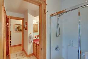 Red Bluff Inn & Retreat w/ Entire Ranch on Lake!