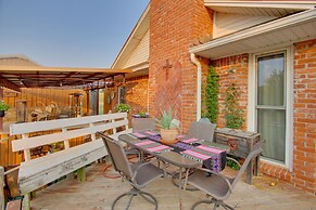 Red Bluff Inn & Retreat w/ Entire Ranch on Lake!