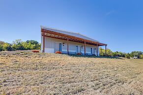 'the Vista' Retreat ~ 30 Mi to Kansas City!