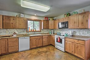 Chic Retro Retreat in Choteau: Walk to Dtwn!