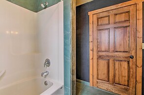 Chic Retro Retreat in Choteau: Walk to Dtwn!