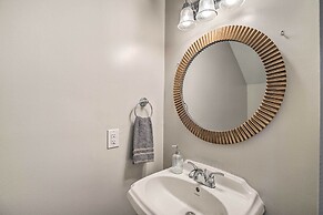 Modern Houston Gem: 1 Mi to Minute Maid Park!