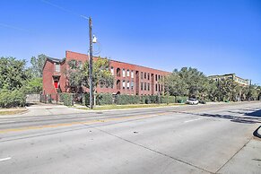 Modern Houston Gem: 1 Mi to Minute Maid Park!