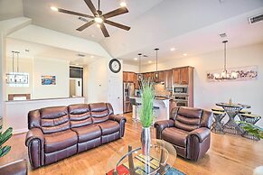 Pet-friendly Houston Home - 3 Mi to NRG Stadium!