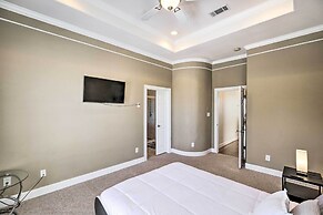 Pet-friendly Houston Home - 3 Mi to NRG Stadium!