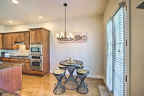 Pet-friendly Houston Home - 3 Mi to NRG Stadium!