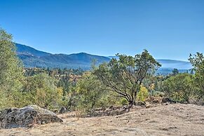 Secluded Mountain Hideaway < 8 Miles to Bass Lake!