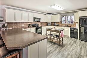 Kayaks, Dock: Waterfront Escape on Lake Hamilton!