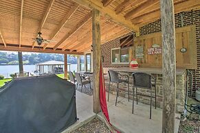 Kayaks, Dock: Waterfront Escape on Lake Hamilton!
