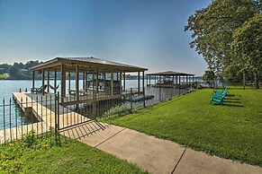 Kayaks, Dock: Waterfront Escape on Lake Hamilton!