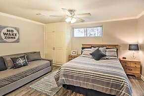 Kayaks, Dock: Waterfront Escape on Lake Hamilton!