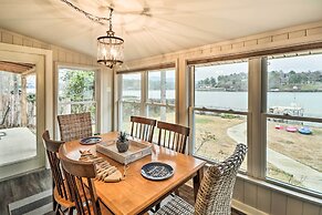 Kayaks, Dock: Waterfront Escape on Lake Hamilton!