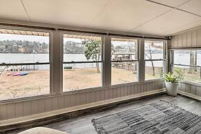 Kayaks, Dock: Waterfront Escape on Lake Hamilton!