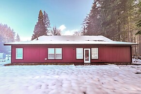 Cozy Darrington Cottage w/ Grill, Near Trails