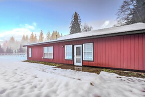 Cozy Darrington Cottage w/ Grill, Near Trails