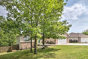 Bella Vista Home w/ Yard: Half Mile to Trails!