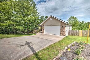 Bella Vista Home w/ Yard: Half Mile to Trails!