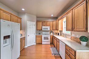 Bella Vista Home w/ Yard: Half Mile to Trails!