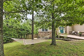 Bella Vista Home w/ Yard: Half Mile to Trails!