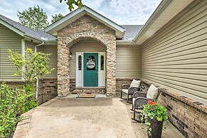 Bella Vista Home w/ Yard: Half Mile to Trails!