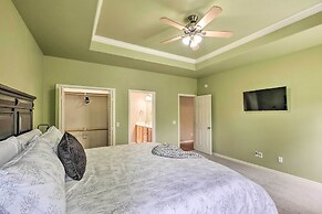 Bella Vista Home w/ Yard: Half Mile to Trails!