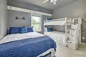 Bella Vista Home w/ Yard: Half Mile to Trails!