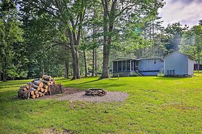 Rustic Hideaway w/ Fire Pit < 1 Mi to River!
