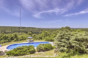 Cozy Studio: Indoor Hot Tub & Inground Pool Access